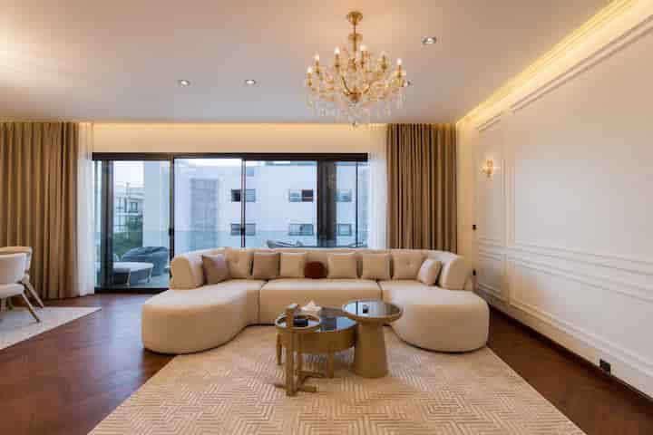 4BR Penthouse+Maid’s Room|Pool &Jacuzzi | Lakeview 3