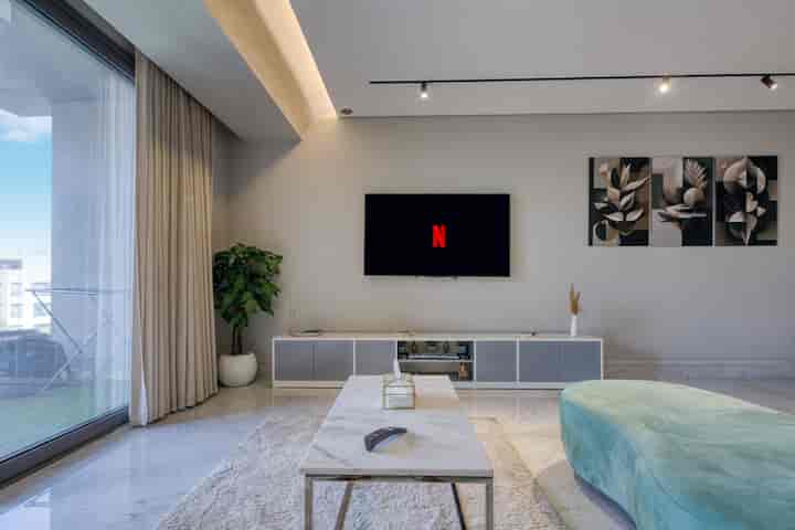 Elegant Garden & Pool View 2-BR Apt | Silverpalm 4