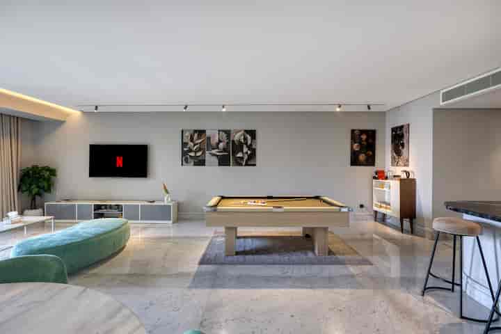 Elegant Garden & Pool View 2-BR Apt | Silverpalm 5