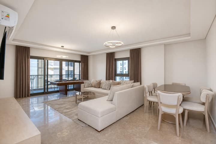3BR Luxury Apt + Maid Room | Pool Table -Zed West 3