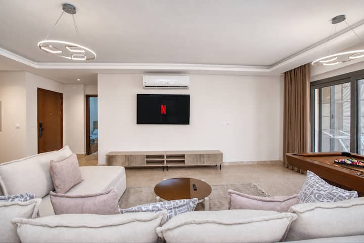3BR Luxury Apt + Maid Room | Pool Table -Zed West 4