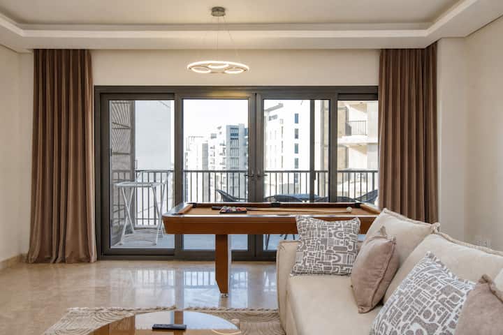 3BR Luxury Apt + Maid Room | Pool Table -Zed West 5