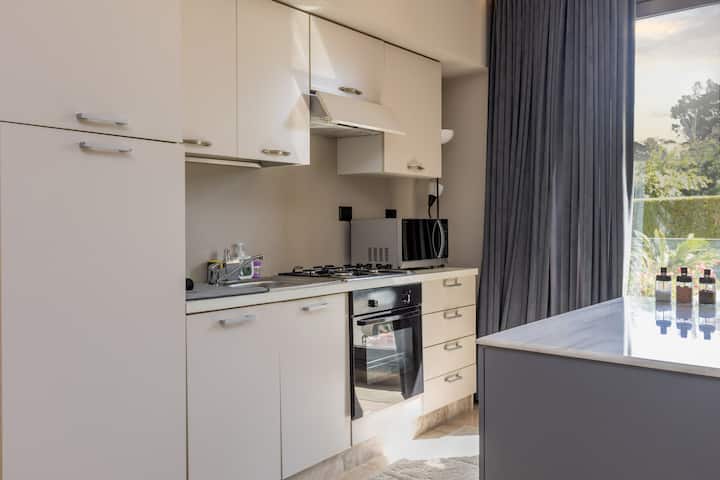 Cozy Apt Steps from O1 Mall | Silverpalm New Cairo — Apartment in New Cairo, Egypt, Egypt — photo 4