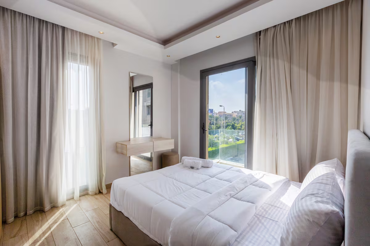 Bright 3BR Apartment | Side Garden View | SP — Apartment in First New Cairo, Egypt — photo 13