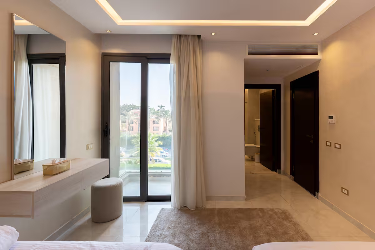 Bright 3BR Apartment | Side Garden View | SP — Apartment in First New Cairo, Egypt — photo 16