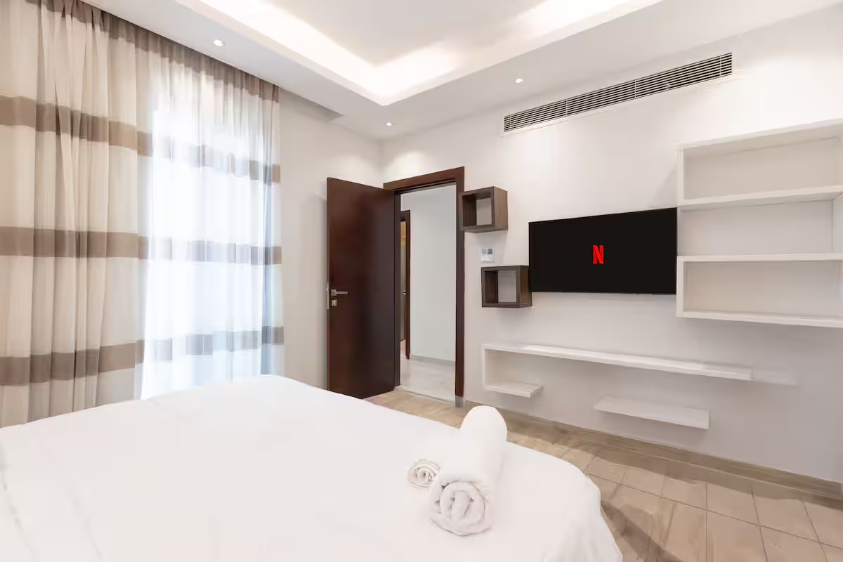 Bright 3BR Apartment | Side Garden View | SP — Apartment in First New Cairo, Egypt — photo 18