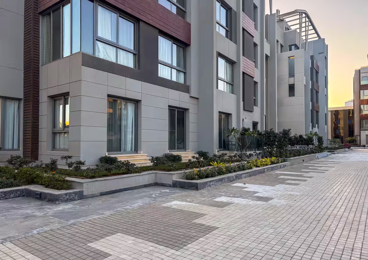 Poolside 3BR | Garden Level | Al-jazi JW Marriott — Apartment in First New Cairo, Egypt — photo 40