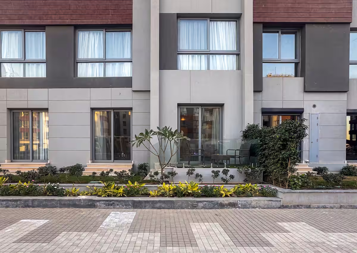 Poolside 3BR | Garden Level | Al-jazi JW Marriott — Apartment in First New Cairo, Egypt — photo 48