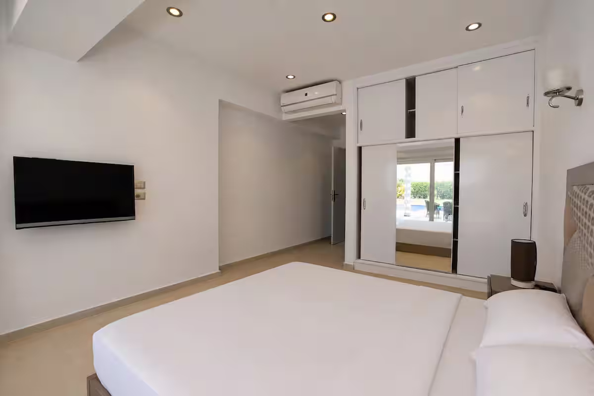4-BR Masters Villa | Huge Private Pool | Hacienda — Villa in Al ‘Alamayn, Marsa Matrouh, Egypt — photo 16
