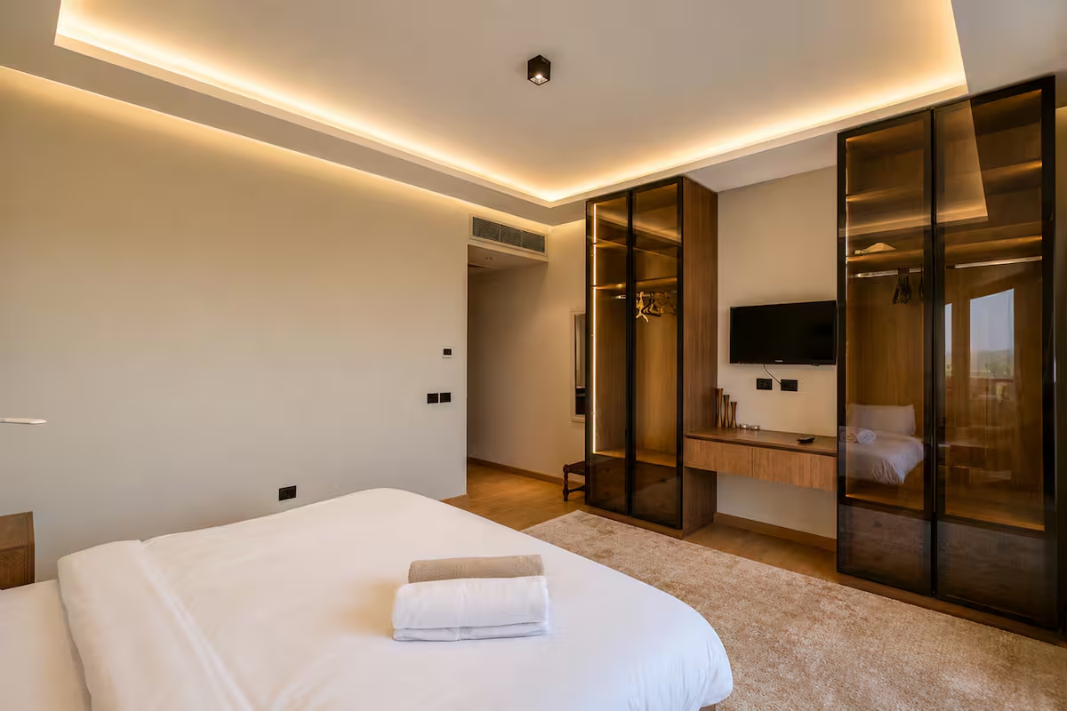 Premium 4BR Stay | Silver Palm | Pool Access — Apartment in New Cairo, Egypt — photo 13