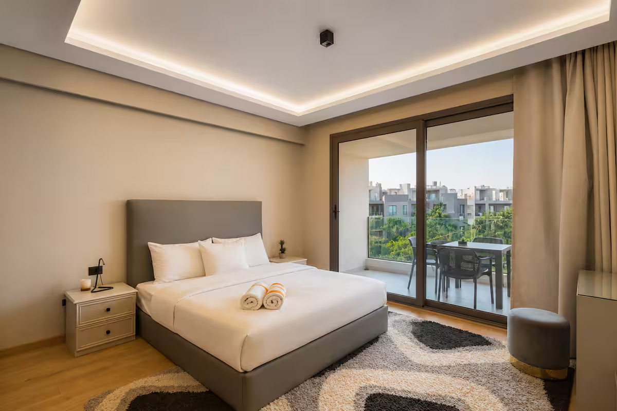 Premium 4BR Stay | Silver Palm | Pool Access — Apartment in New Cairo, Egypt — photo 14