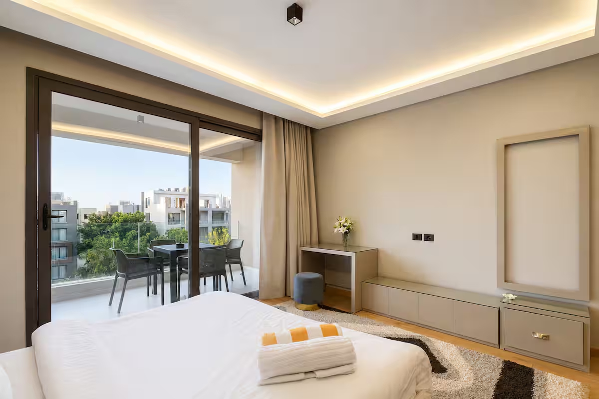 Premium 4BR Stay | Silver Palm | Pool Access — Apartment in New Cairo, Egypt — photo 16