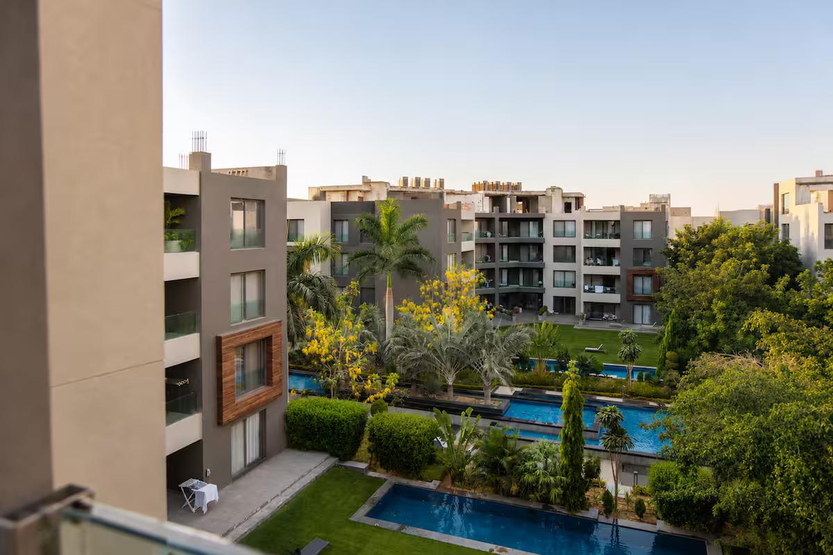 Premium 4BR Stay | Silver Palm | Pool Access — Apartment in New Cairo, Egypt — photo 31