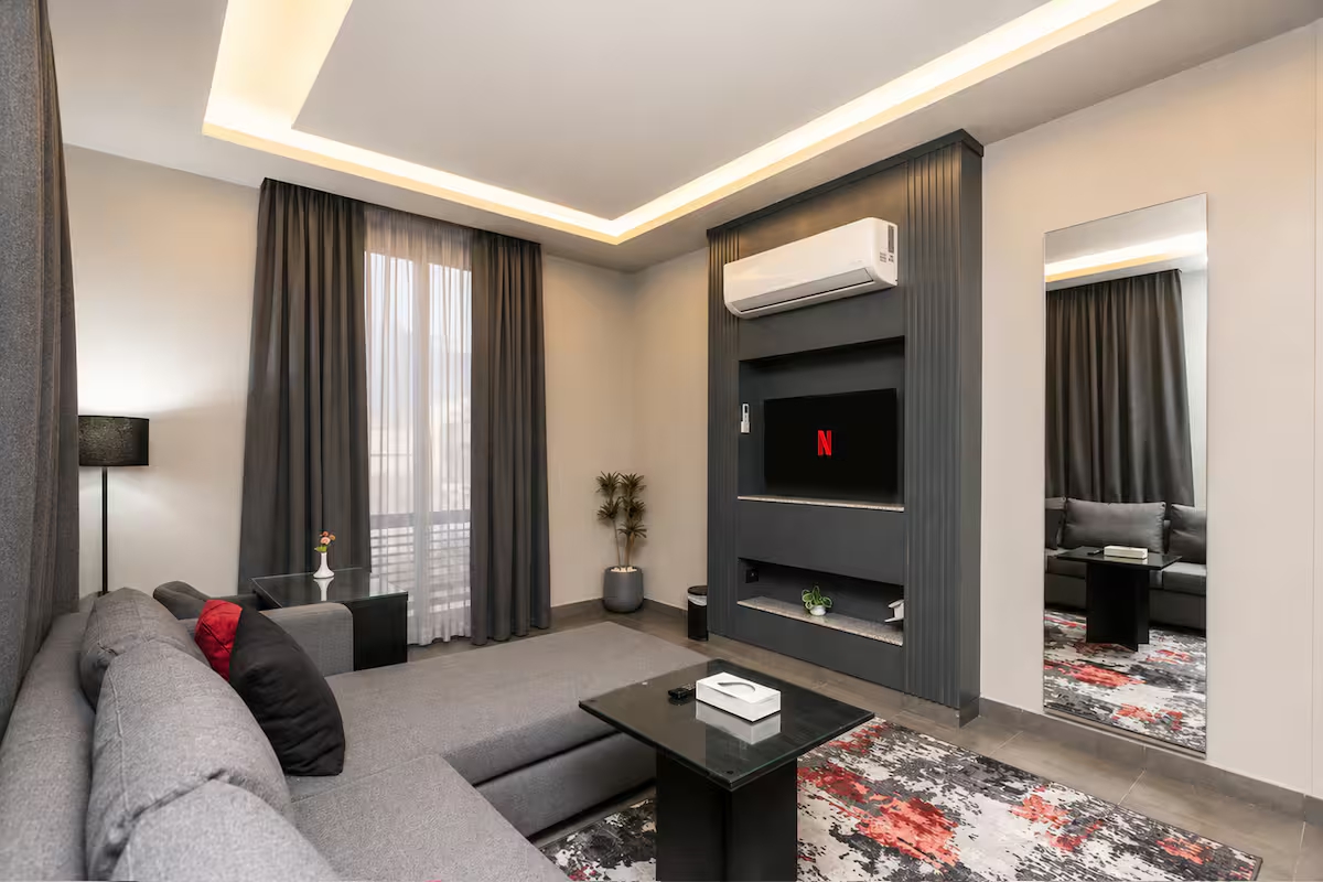 1BR Suite | Maisonette Boutique | Waterway front — Private Suite in First New Cairo, Egypt — photo 6