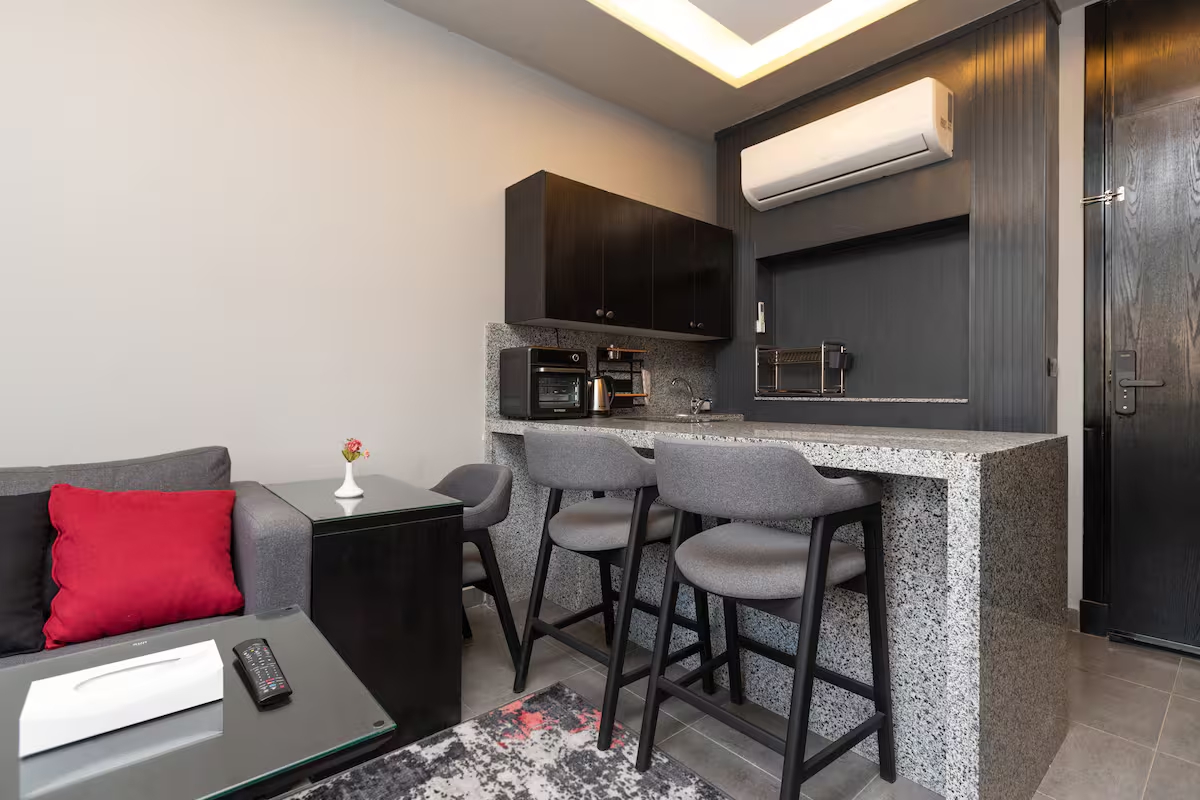 Maisonette | Stunning Waterway View & Balcony — Private Suite in First New Cairo, Egypt — photo 4