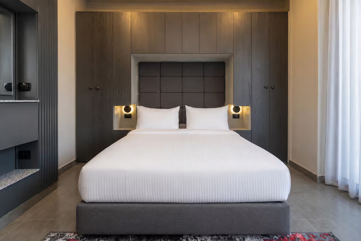 Maisonette | Stunning Waterway View & Balcony — Private Suite in First New Cairo, Egypt — photo 7