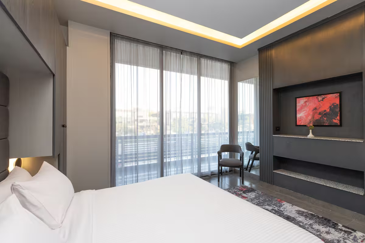 Maisonette | Stunning Waterway View & Balcony — Private Suite in First New Cairo, Egypt — photo 10