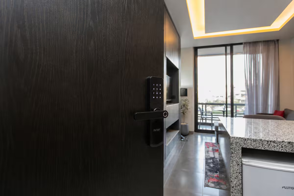 Maisonette | Stunning Waterway View & Balcony — Private Suite in First New Cairo, Egypt — photo 19