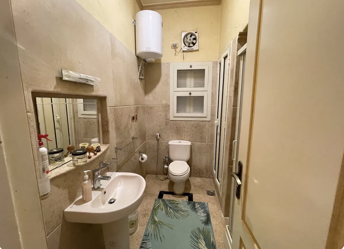 Rosy room near by Cairo university — Private room in shared home in Dokki , Giza, Egypt — photo 26