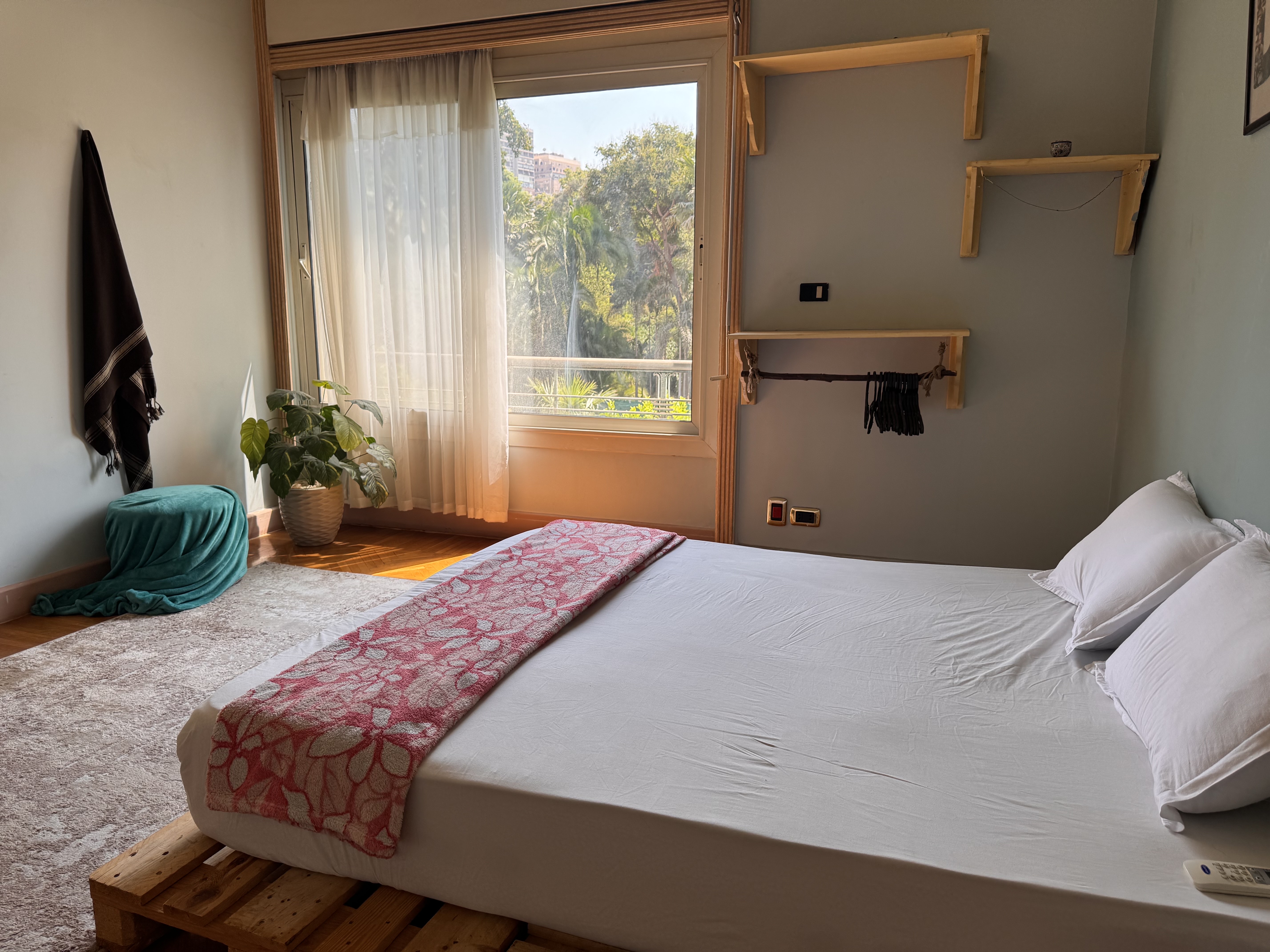 pinky room beside cairo university — Private room in shared home in Dokki , Giza, Egypt — photo 2