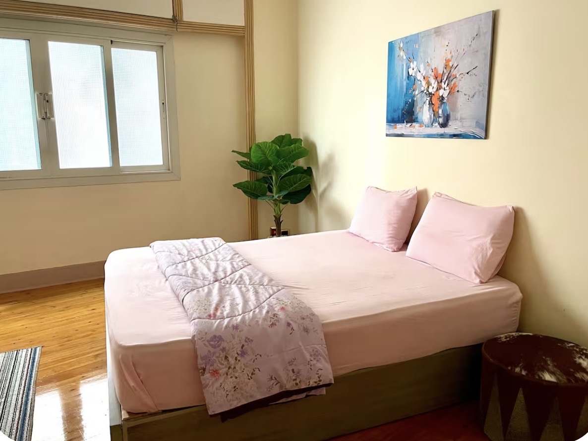 pinky room beside cairo university — Private room in shared home in Dokki , Giza, Egypt — photo 3