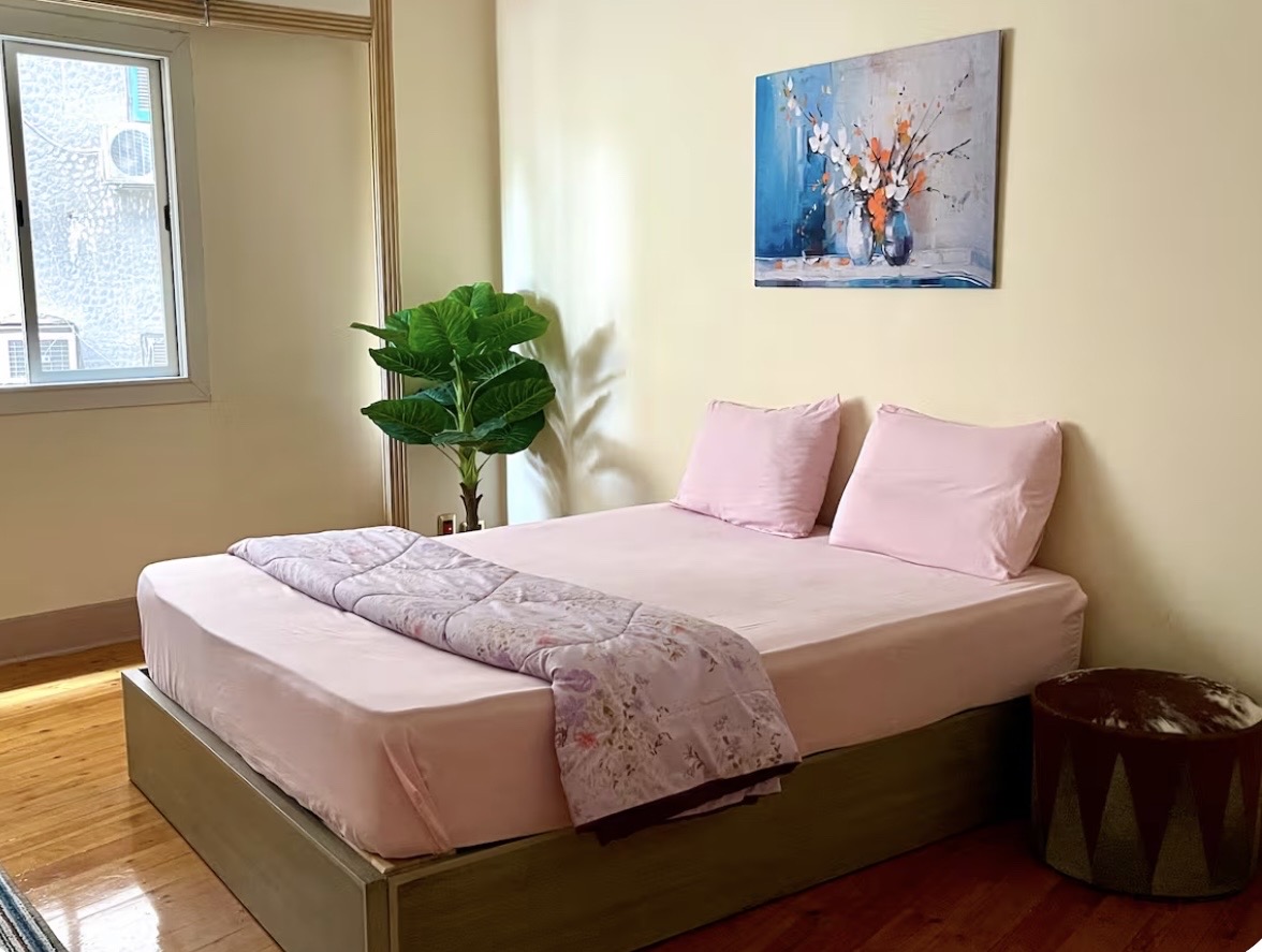 pinky room beside cairo university — Private room in shared home in Dokki , Giza, Egypt — photo 6