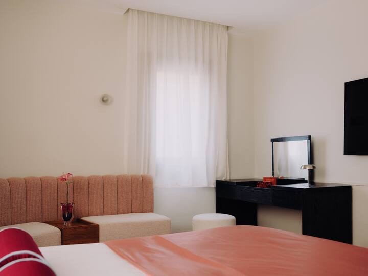 Longchamps Boutique Hotel Room w/ Breakfast — Private room in a hotel in Cairo, Egypt, Egypt — photo 24