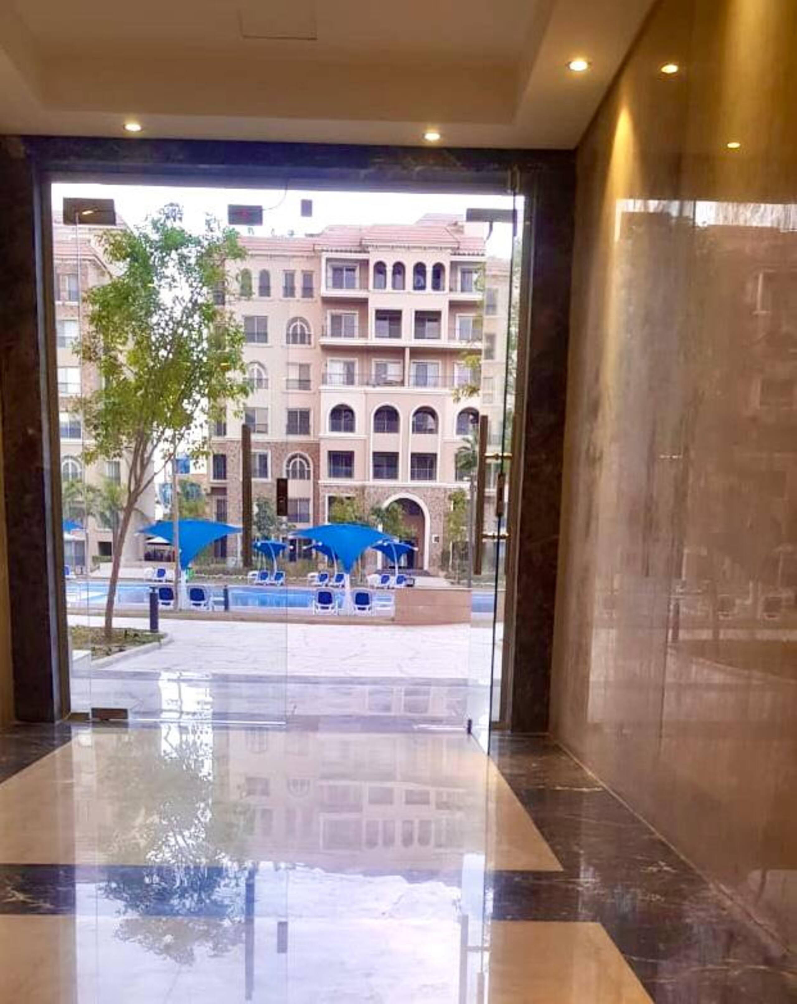 Pool Side New 2-bed Luxury Gated 90 Avenue TBK AUC — Apartment in First New Cairo, Egypt — photo 12