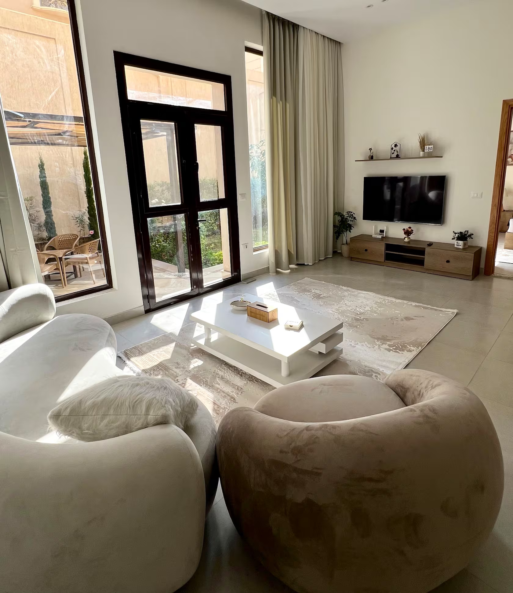Luxurious Private Garden Apt with High Ceilings — Apartment in First New Cairo, Egypt — photo 2