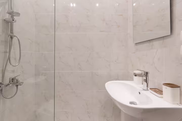Elite 3BR Apt | Private Pool+Maid Room | Lake View — Apartment in Cairo, Egypt, Egypt — photo 33