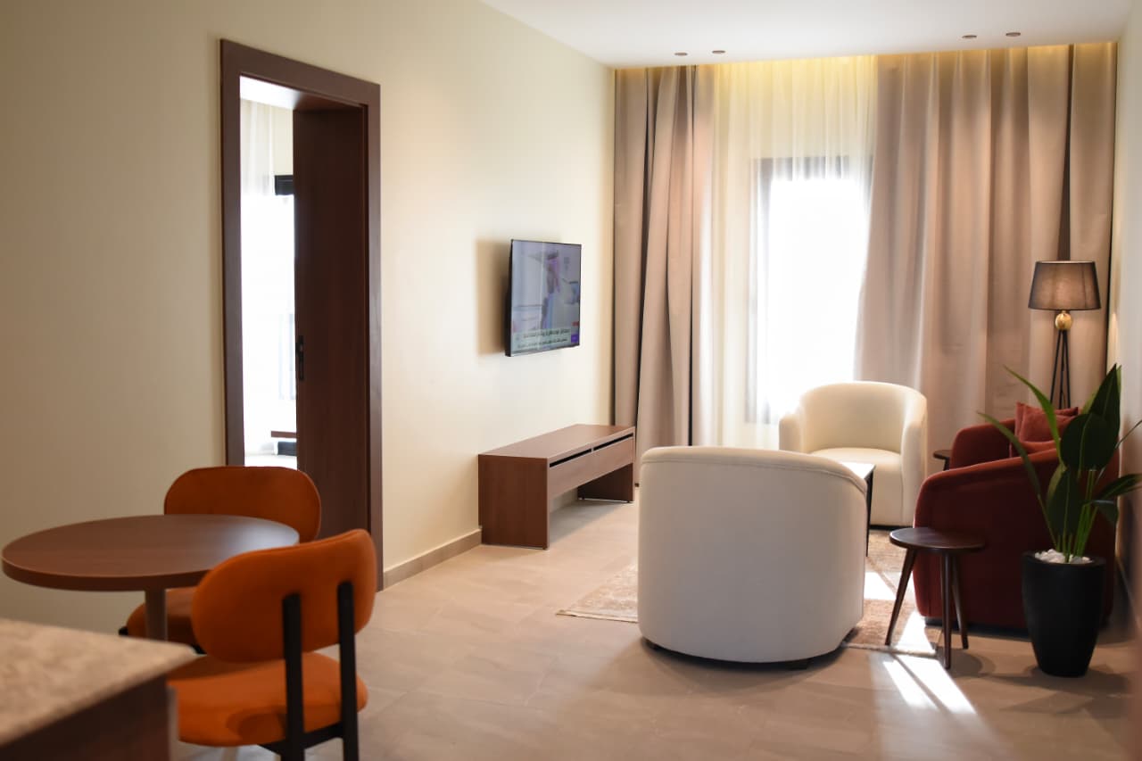 SOL Plaza | Elegant Double Retreat with Pool Views — Private room in a hotel in Cairo, Egypt — photo 5