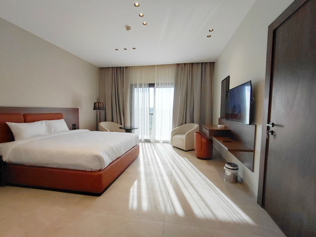 SOL Plaza | Elegant Double Retreat with Pool Views — Private room in a hotel in Cairo, Egypt — photo 11