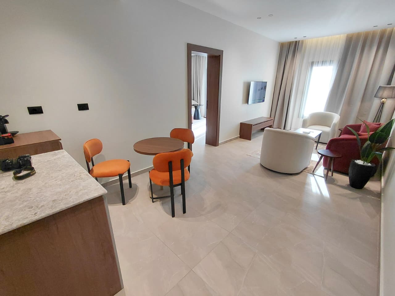 SOL Plaza | Elegant Double Retreat with Pool Views — Private room in a hotel in Cairo, Egypt — photo 23