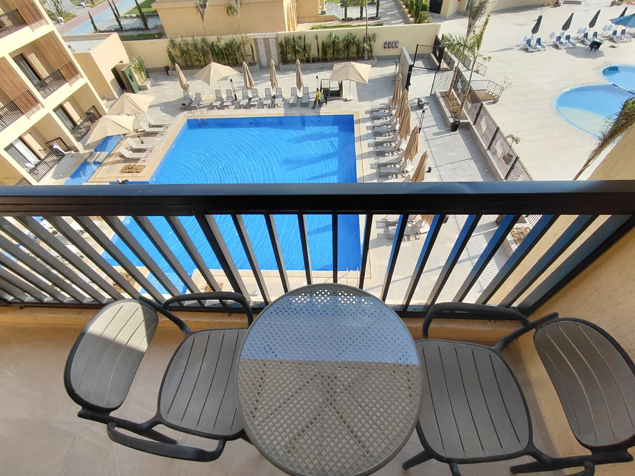 SOL Plaza | Elegant Double Retreat with Pool Views — Private room in a hotel in Cairo, Egypt — photo 30