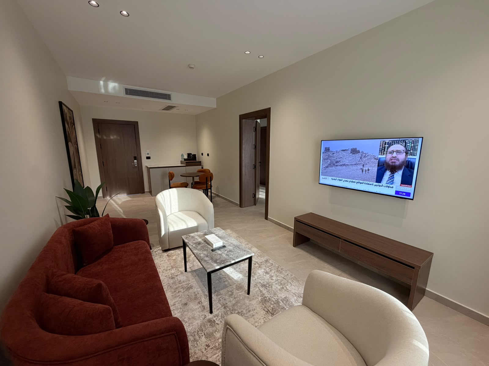 SOL Plaza | Elegant Double Retreat with Pool Views — Private room in a hotel in Cairo, Egypt — photo 49