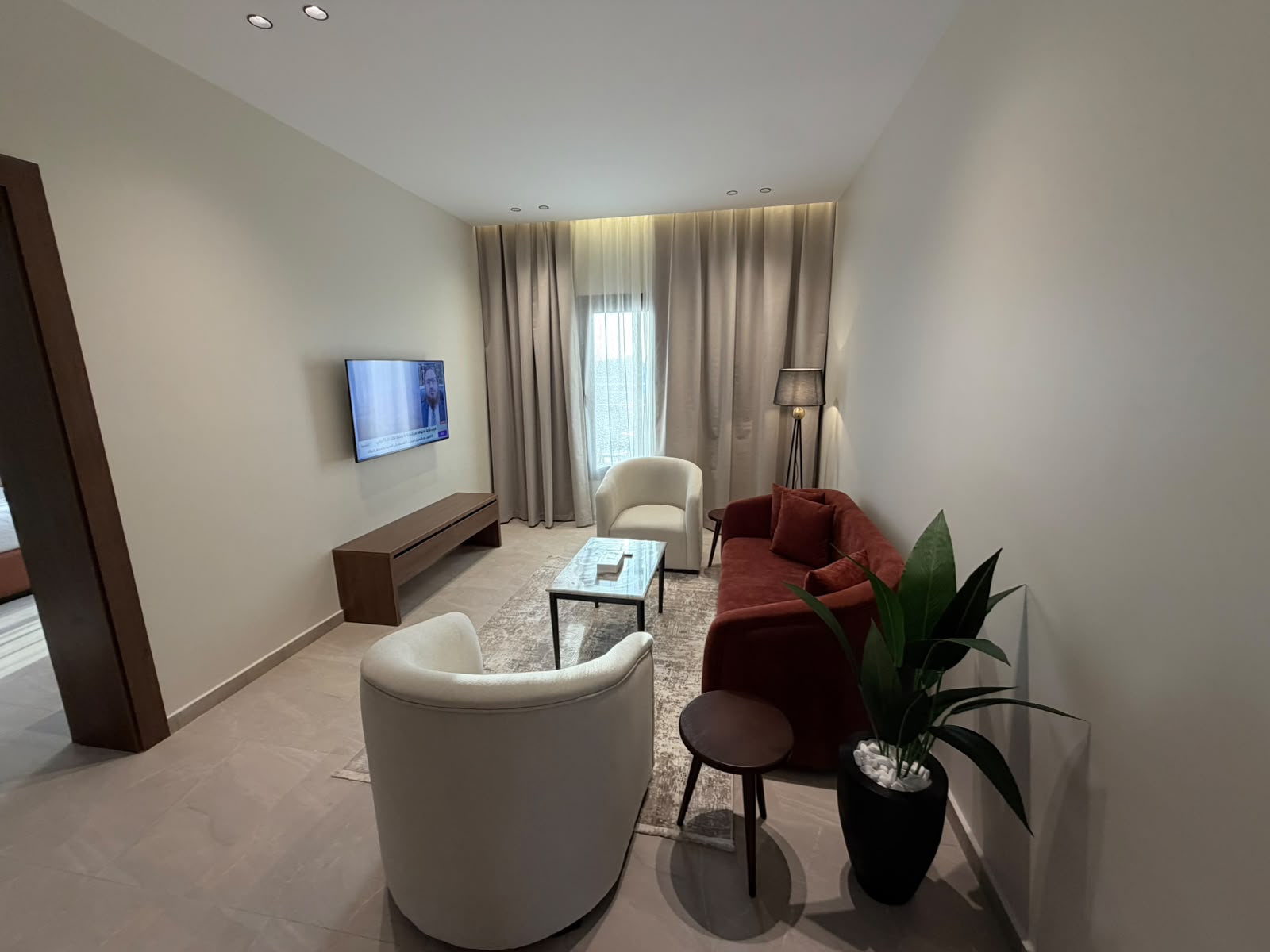 SOL Plaza | Elegant Double Retreat with Pool Views — Private room in a hotel in Cairo, Egypt — photo 51