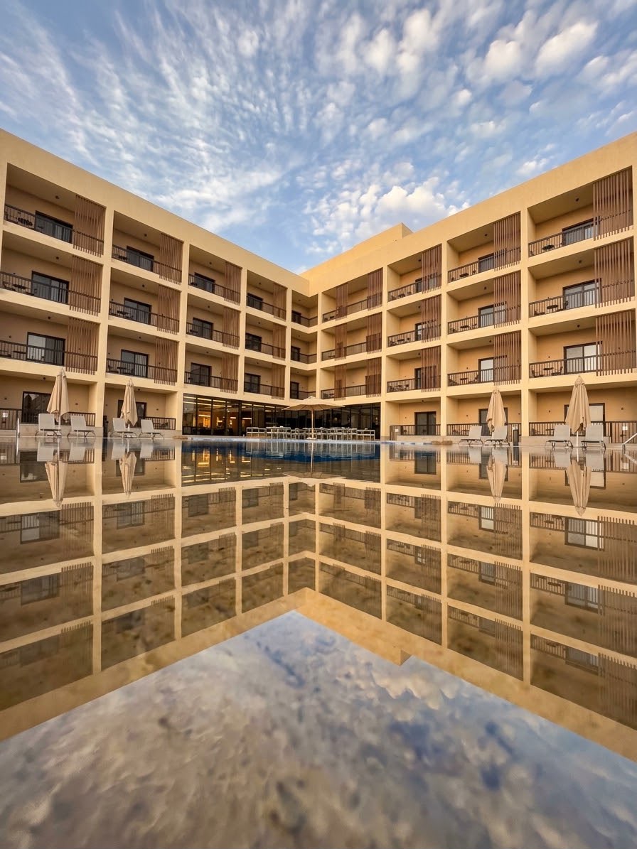 SOL Plaza | Elegant Double Retreat with Pool Views — Private room in a hotel in Cairo, Egypt — photo 53