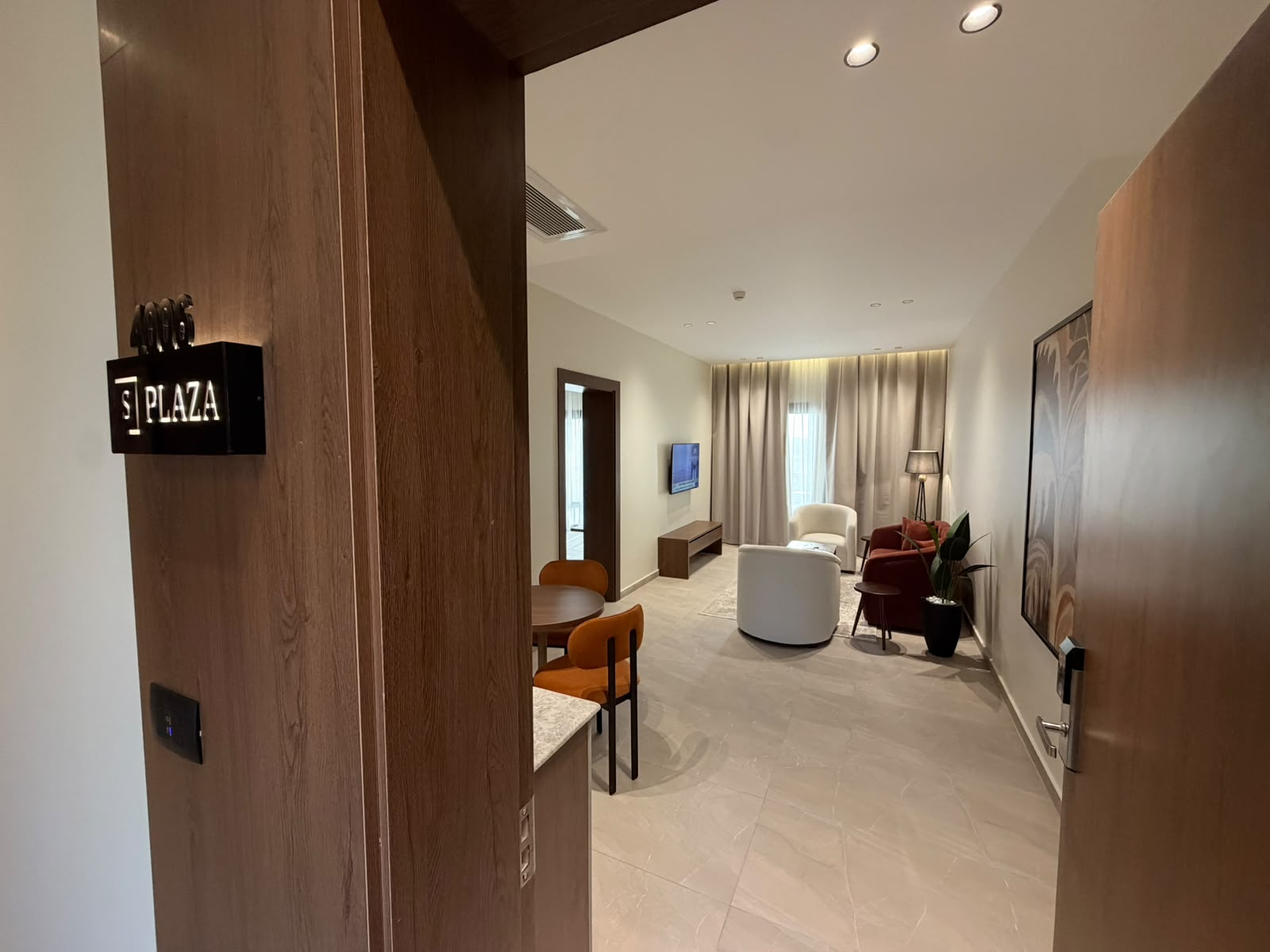 SOL Plaza | Elegant Double Retreat with Pool Views — Private room in a hotel in Cairo, Egypt — photo 57