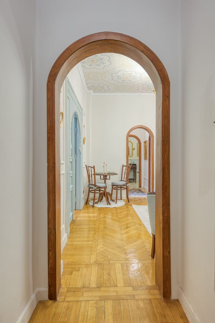 high ceiling Peacefull Saray Al-Andalus Downtown — Apartment in Cairo, Egypt, Egypt — photo 24