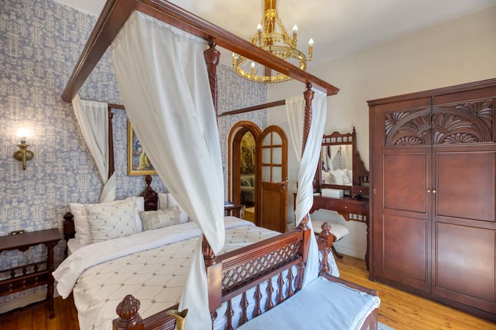 high ceiling Peacefull Saray Al-Andalus Downtown — Apartment in Cairo, Egypt, Egypt — photo 34