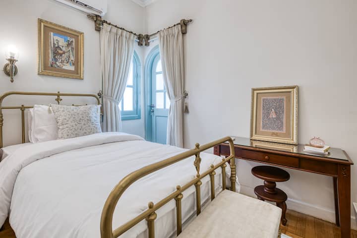 high ceiling Peacefull Saray Al-Andalus Downtown — Apartment in Cairo, Egypt, Egypt — photo 36