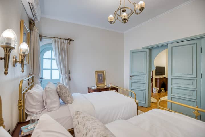 high ceiling Peacefull Saray Al-Andalus Downtown — Apartment in Cairo, Egypt, Egypt — photo 45