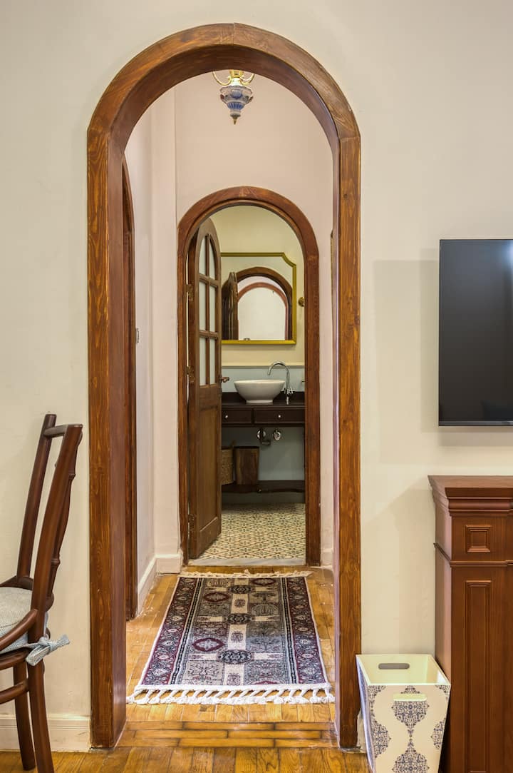 high ceiling Peacefull Saray Al-Andalus Downtown — Apartment in Cairo, Egypt, Egypt — photo 51