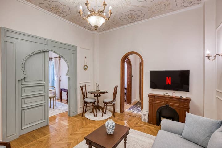 high ceiling Peacefull Saray Al-Andalus Downtown — Apartment in Cairo, Egypt, Egypt — photo 62