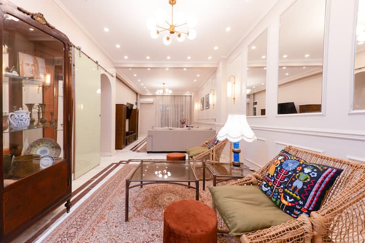 High-Ceiling Iconic Saray Walk to Tahrir & AUC — Apartment in Cairo, Egypt, Egypt — photo 2