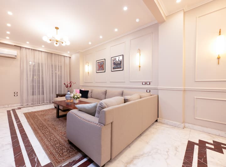 High-Ceiling Iconic Saray Walk to Tahrir & AUC — Apartment in Cairo, Egypt, Egypt — photo 4