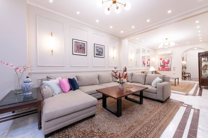 High-Ceiling Iconic Saray Walk to Tahrir & AUC — Apartment in Cairo, Egypt, Egypt — photo 8