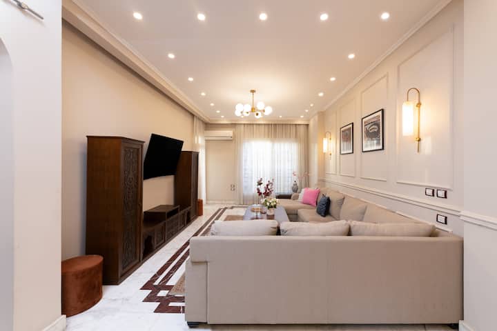 High-Ceiling Iconic Saray Walk to Tahrir & AUC — Apartment in Cairo, Egypt, Egypt — photo 9