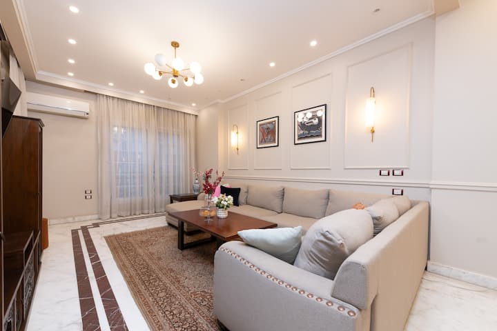 High-Ceiling Iconic Saray Walk to Tahrir & AUC — Apartment in Cairo, Egypt, Egypt — photo 10