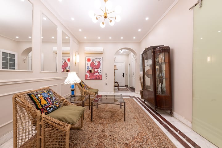 High-Ceiling Iconic Saray Walk to Tahrir & AUC — Apartment in Cairo, Egypt, Egypt — photo 11